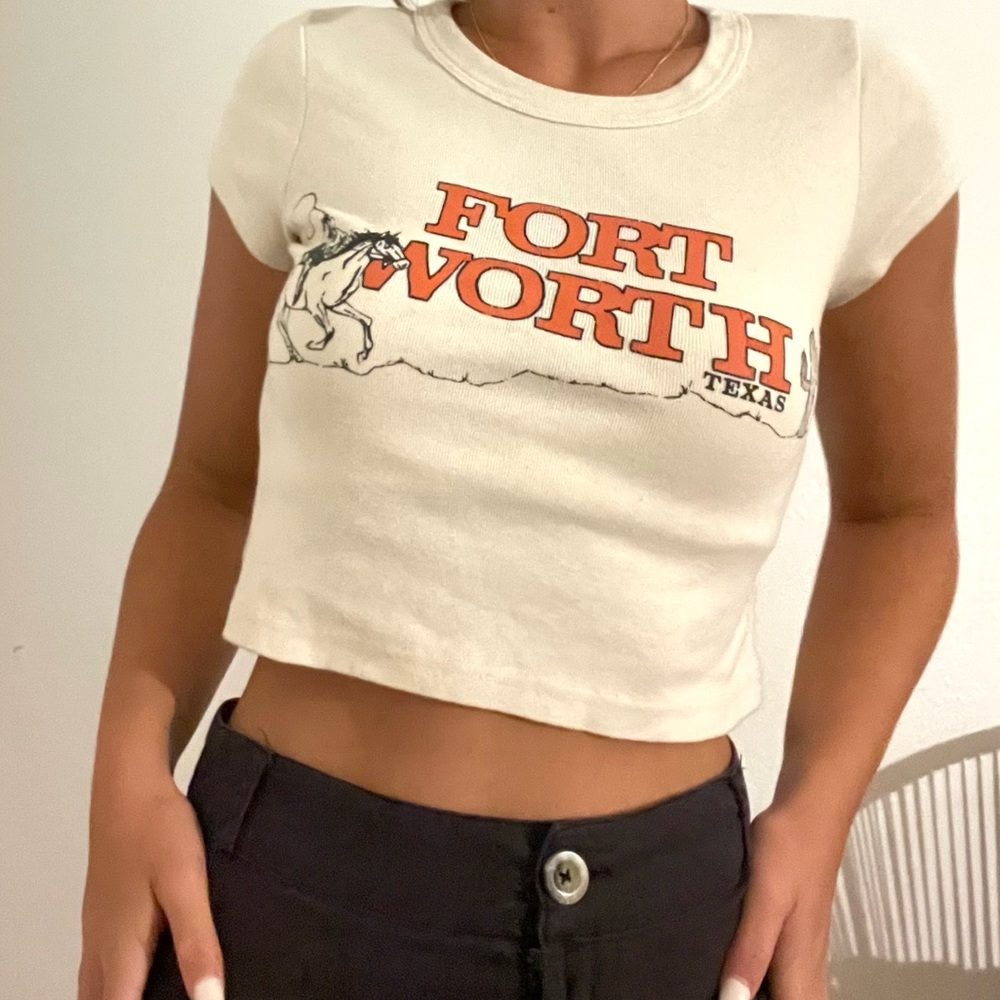 Brandy Melville ‘Fort Worth’ Baby Tee